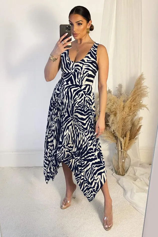 AX Paris Navy And Cream Printed V Neck Zig Zag Hem Pleated Midi Dress Women Dresses