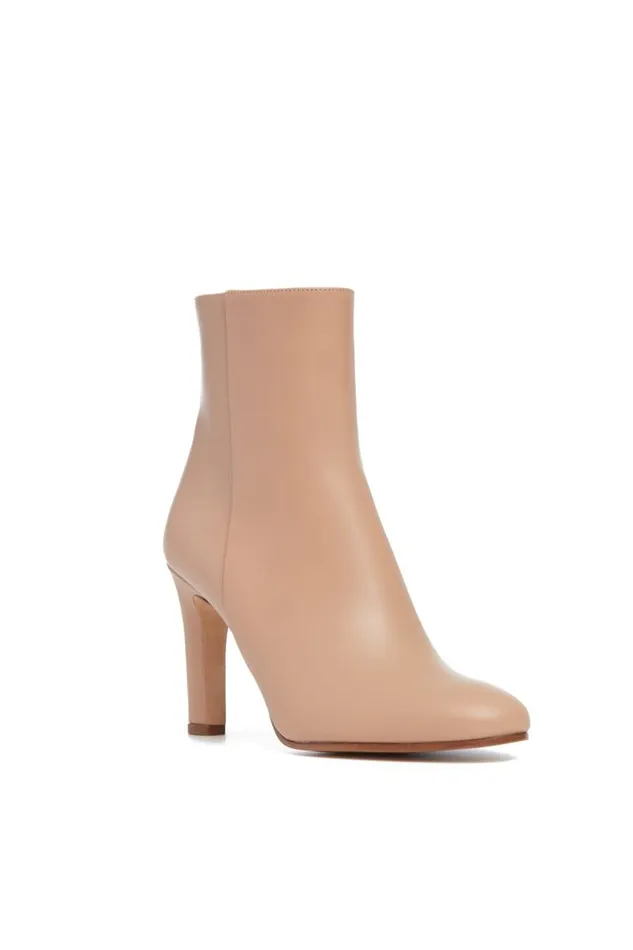 Gabriela Hearst Boots Women Lila Ankle Boot In Dark Camel Leather