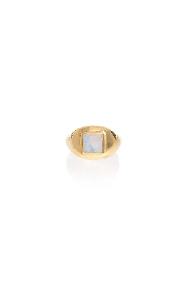 Gabriela Hearst Rings Women Medium Ring In 18k Gold and Mother Of Pearl Stone Gabriela Hearst Rings Women Medium Ring In 18k Gold and Mother Of Pearl Stone