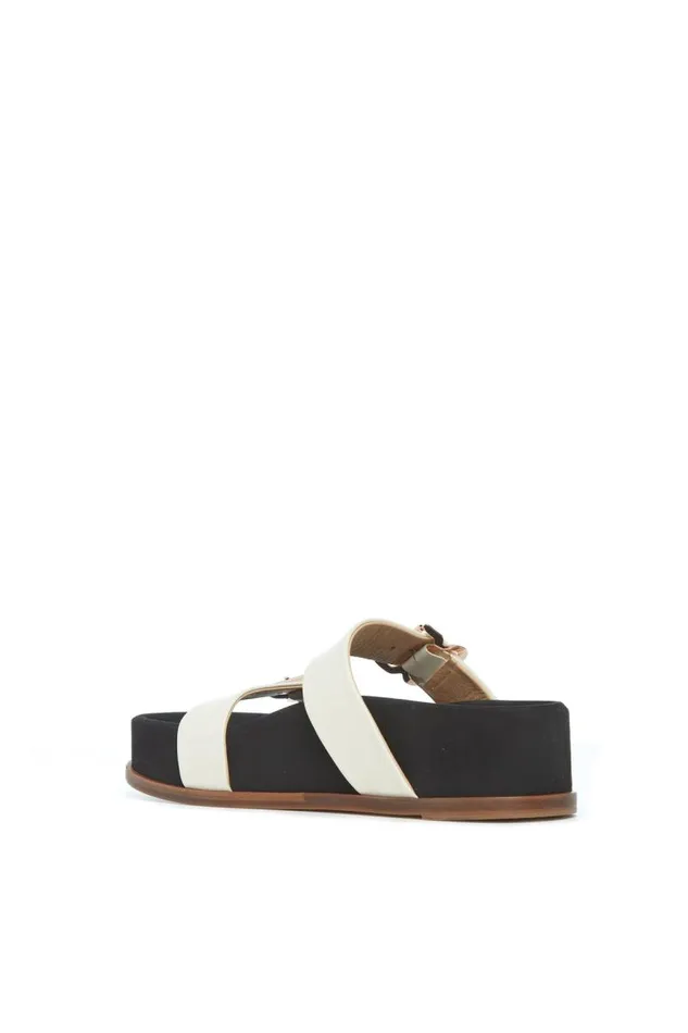 Gabriela Hearst Sandals Women Wren Flat Sandal In White Leather