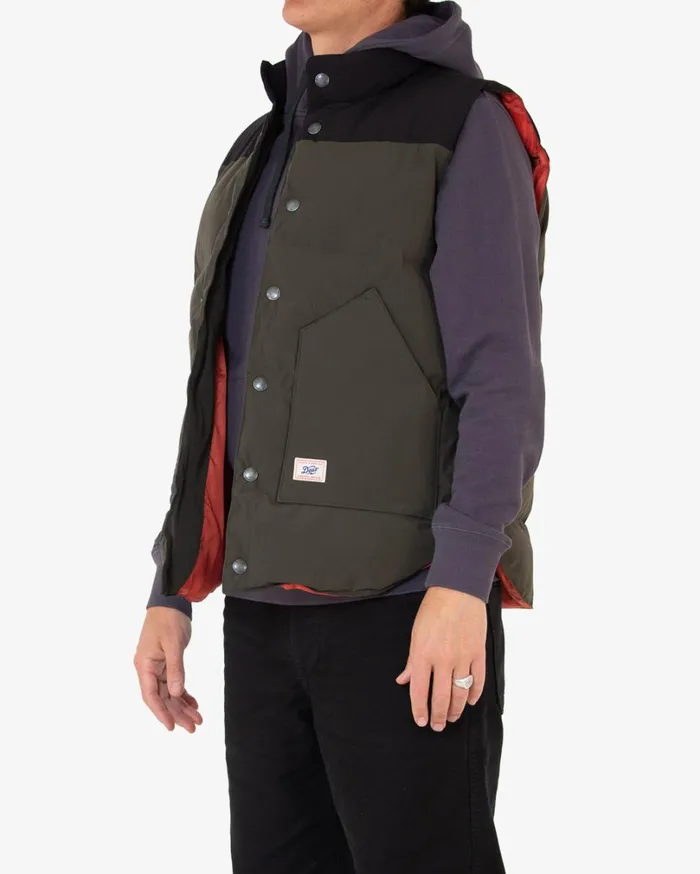 Robson Padded Vest Regular Fit 8211 Forest Night Men Deus Ex Machina Jackets Robson Padded Vest Regular Fit 8211 Forest Night Men Deus Ex Machina Jackets
