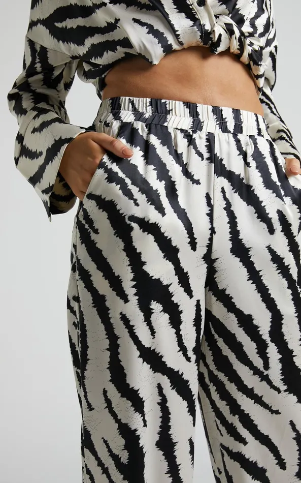 Showpo 4th and Reckless 8211 Inez Trouser In Navy Zebra Women Pants Showpo 4th and Reckless 8211 Inez Trouser In Navy Zebra Women Pants
