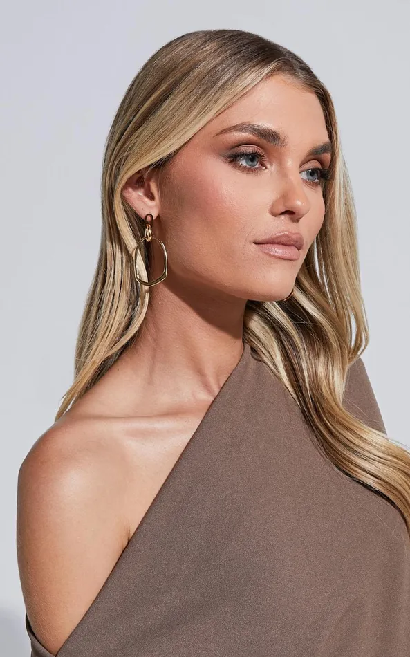 Showpo Abegail Drop Earrings In Gold Women Earrings