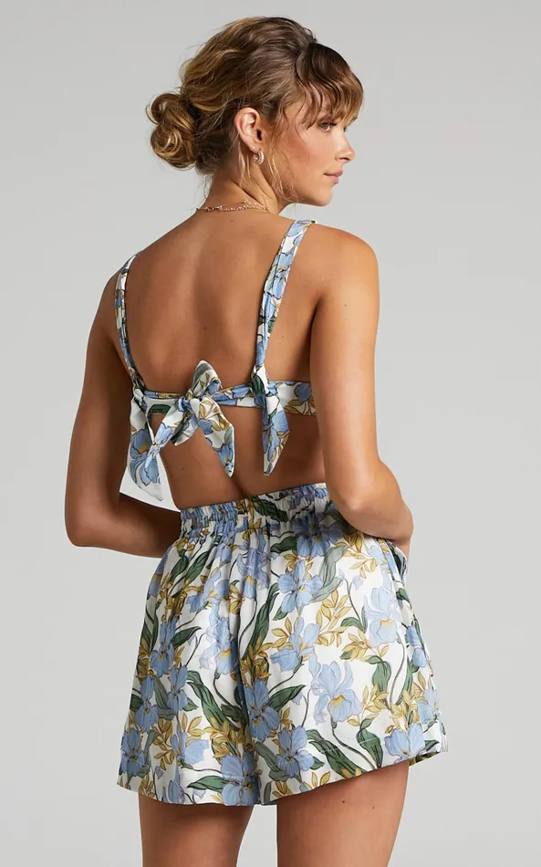 Showpo Amalie The Label 8211 Linen Look Estella Elastic Waist Relaxed Shorts In Iris Floral Women Curve Clothes