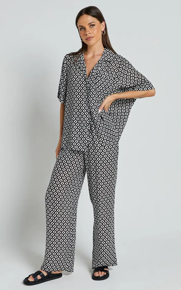 Showpo Brunita Pants 8211 Mid Waisted Relaxed Elastic Waist Pants In Arluna Geo Print Women Pants Showpo Brunita Pants 8211 Mid Waisted Relaxed Elastic Waist Pants In Arluna Geo Print Women Pants