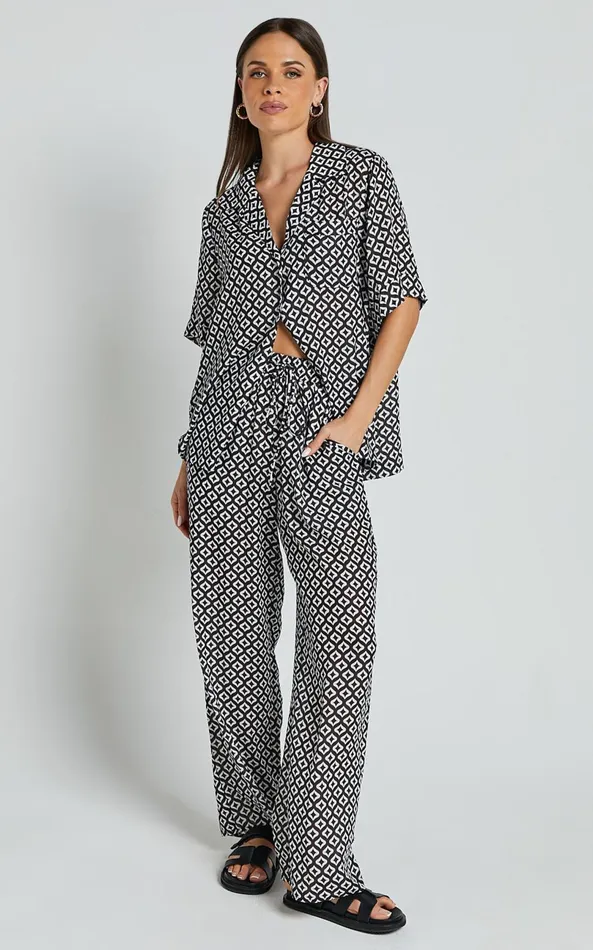 Showpo Brunita Pants 8211 Mid Waisted Relaxed Elastic Waist Pants In Arluna Geo Print Women Pants