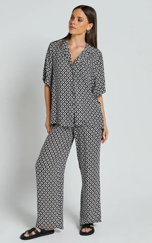 Showpo Brunita Pants 8211 Mid Waisted Relaxed Elastic Waist Pants In Arluna Geo Print Women Pants