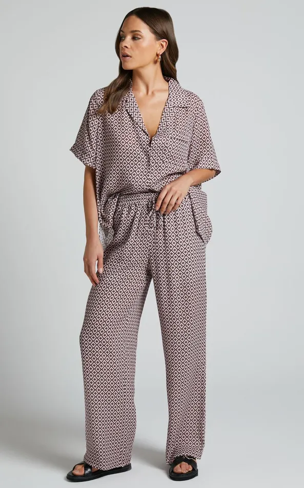 Showpo Brunita Pants 8211 Mid Waisted Relaxed Elastic Waist Pants In Moroccan Geo Women Pants Showpo Brunita Pants 8211 Mid Waisted Relaxed Elastic Waist Pants In Moroccan Geo Women Pants