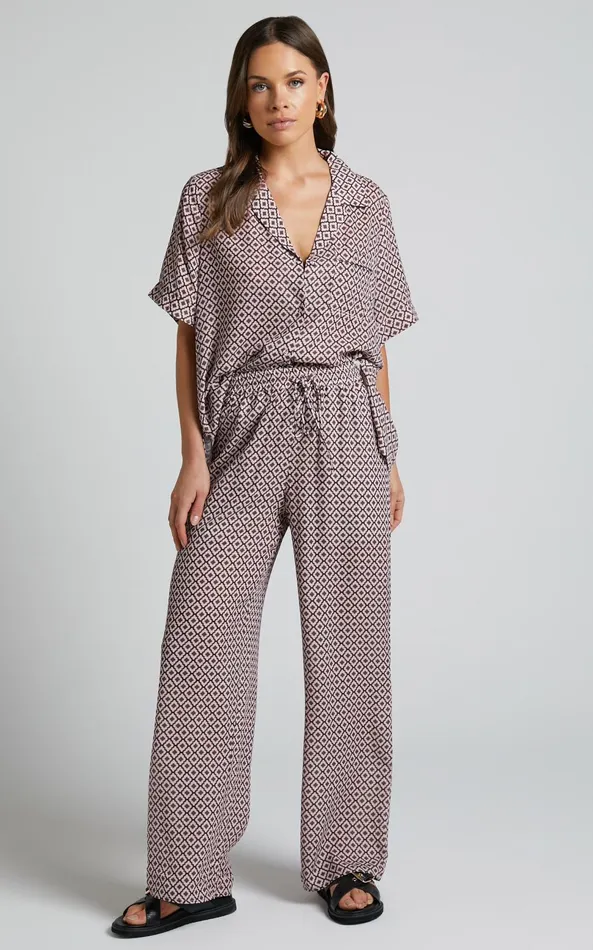 Showpo Brunita Pants 8211 Mid Waisted Relaxed Elastic Waist Pants In Moroccan Geo Women Pants