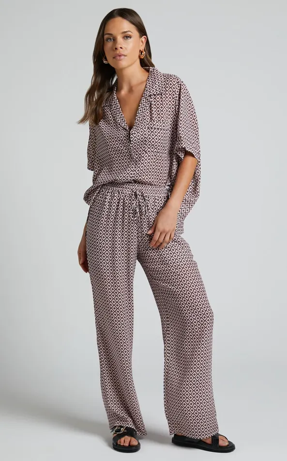 Showpo Brunita Pants 8211 Mid Waisted Relaxed Elastic Waist Pants In Moroccan Geo Women Pants