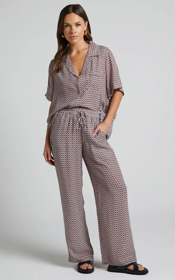Showpo Brunita Pants 8211 Mid Waisted Relaxed Elastic Waist Pants In Moroccan Geo Women Pants