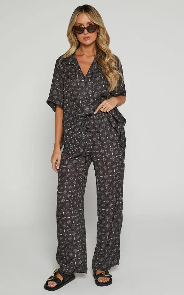 Showpo Brunita Pants 8211 Mid Waisted Relaxed Elastic Waist Pants In Sol De Cruz Women Curve Clothes Showpo Brunita Pants 8211 Mid Waisted Relaxed Elastic Waist Pants In Sol De Cruz Women Curve Clothes