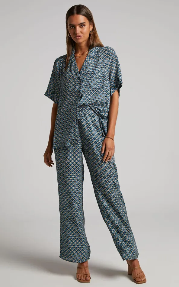 Showpo Brunita Pants 8211 Mid Waisted Relaxed Elastic Waist Pants In Tile Geo Women Curve Clothes Showpo Brunita Pants 8211 Mid Waisted Relaxed Elastic Waist Pants In Tile Geo Women Curve Clothes