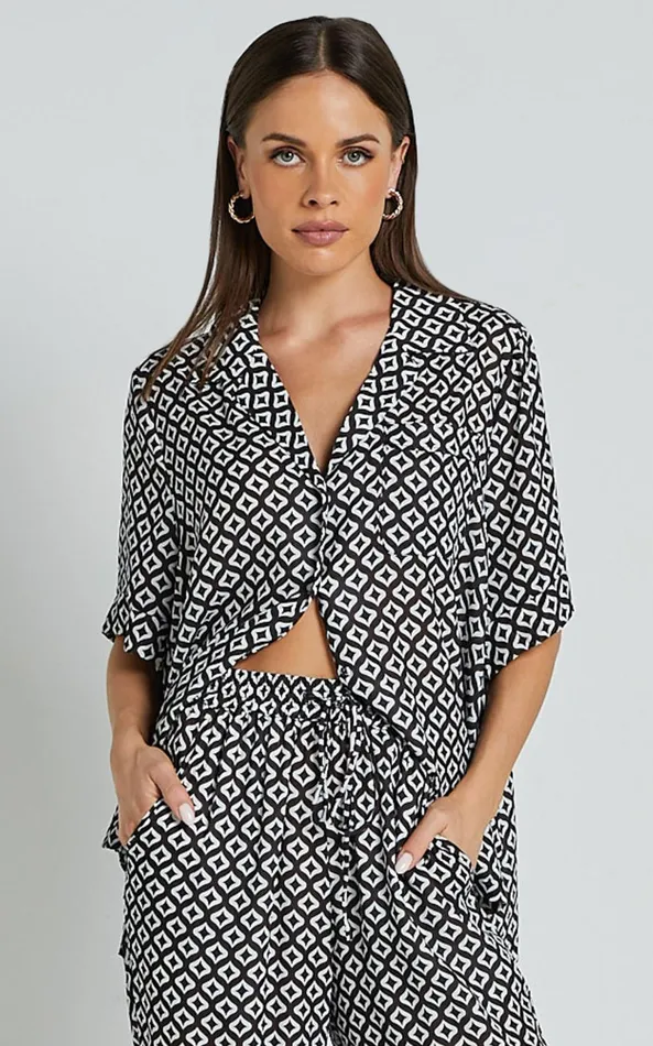 Showpo Brunita Shirt 8211 Relaxed Short Sleeve Shirt In Arluna Geo Print Women Curve Clothes Showpo Brunita Shirt 8211 Relaxed Short Sleeve Shirt In Arluna Geo Print Women Curve Clothes