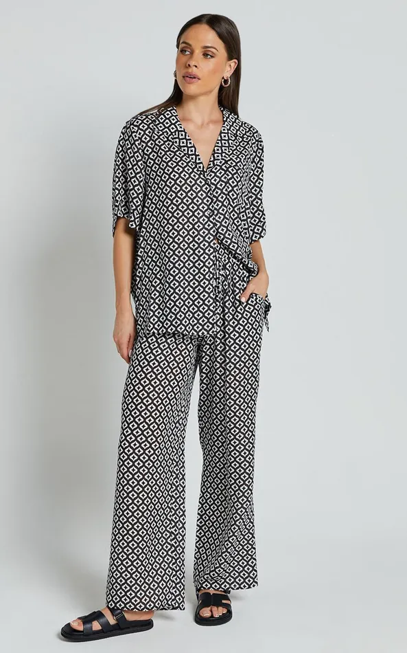 Showpo Brunita Shirt 8211 Relaxed Short Sleeve Shirt In Arluna Geo Print Women Curve Clothes