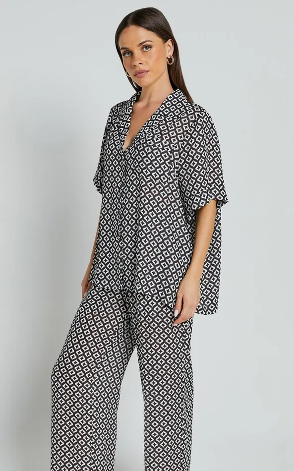 Showpo Brunita Shirt 8211 Relaxed Short Sleeve Shirt In Arluna Geo Print Women Curve Clothes