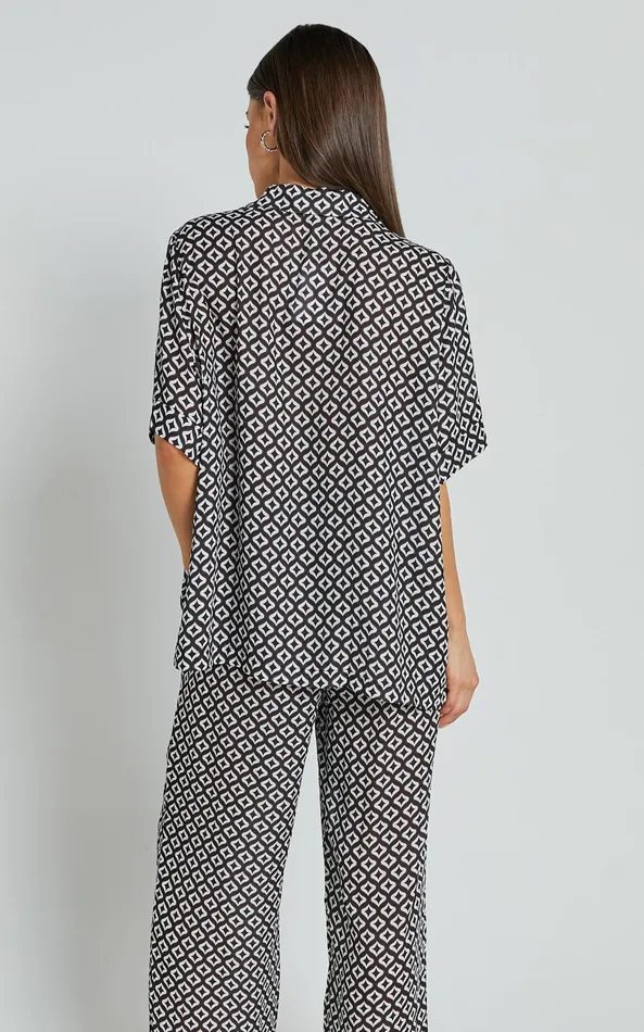 Showpo Brunita Shirt 8211 Relaxed Short Sleeve Shirt In Arluna Geo Print Women Curve Clothes