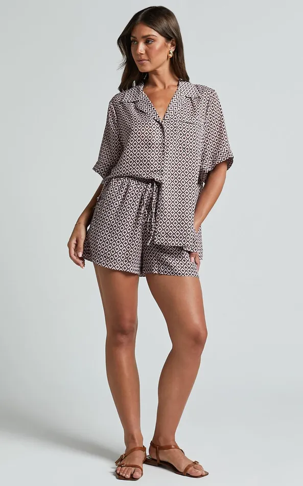 Showpo Brunita Shirt 8211 Relaxed Short Sleeve Shirt In Moroccan Geo Women Curve Clothes Showpo Brunita Shirt 8211 Relaxed Short Sleeve Shirt In Moroccan Geo Women Curve Clothes