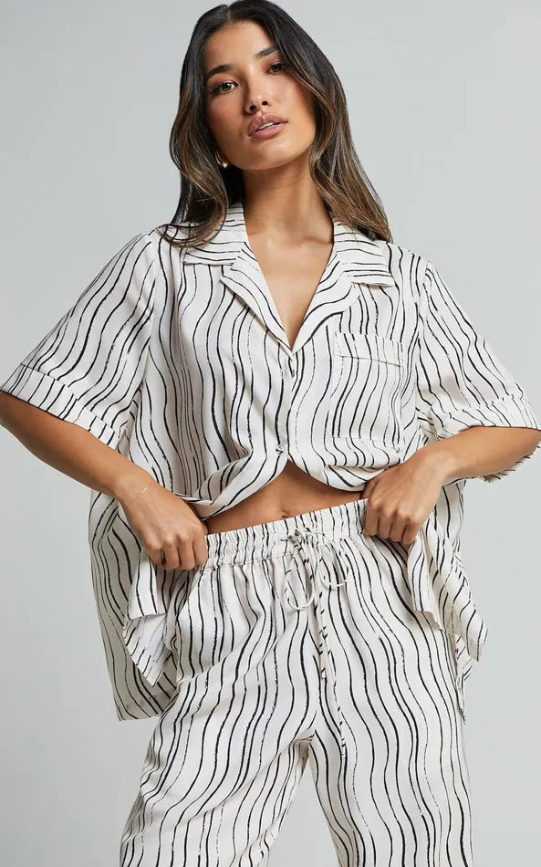 Showpo Brunita Shirt 8211 Relaxed Short Sleeve Shirt In Ripple Print Women Tops Showpo Brunita Shirt 8211 Relaxed Short Sleeve Shirt In Ripple Print Women Tops
