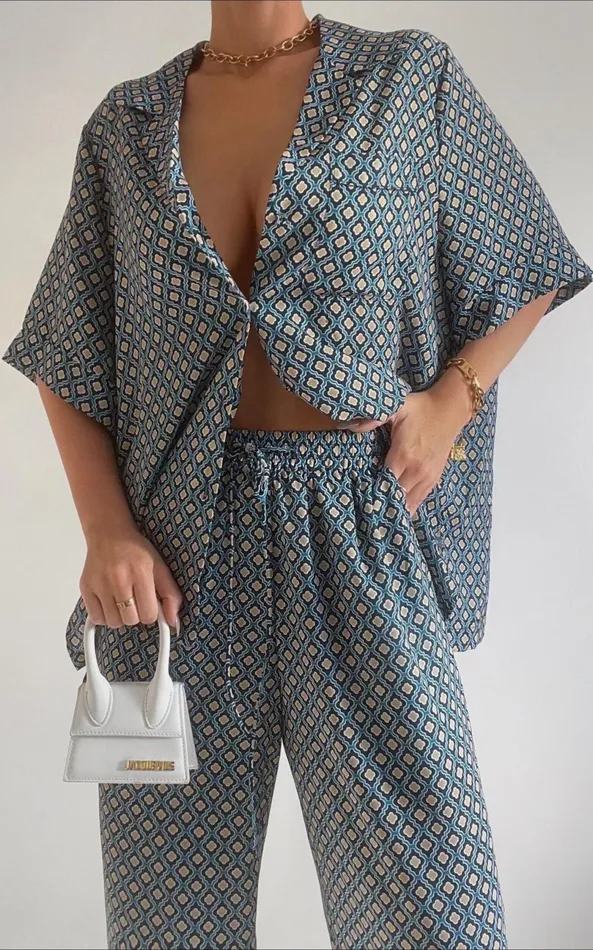 Showpo Brunita Shirt 8211 Relaxed Short Sleeve Shirt In Tile Geo Women Curve Clothes Showpo Brunita Shirt 8211 Relaxed Short Sleeve Shirt In Tile Geo Women Curve Clothes