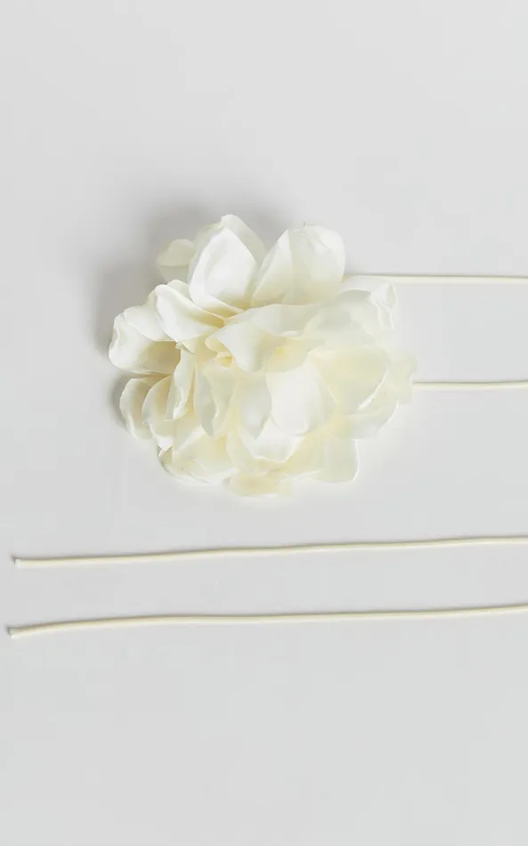 Showpo Catharine Floral Choker Necklace In Ivory Women Necklaces