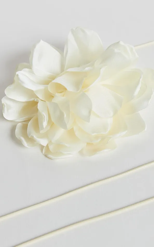 Showpo Catharine Floral Choker Necklace In Ivory Women Necklaces