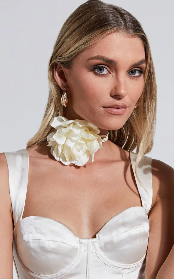 Showpo Catharine Floral Choker Necklace In Ivory Women Necklaces