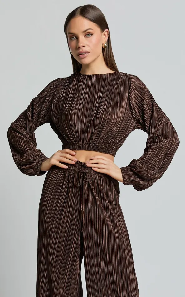 Showpo Kallie Top 8211 Tie Back Plisse Long Sleeve Crop Top In Chocolate Women Tops Showpo Kallie Top 8211 Tie Back Plisse Long Sleeve Crop Top In Chocolate Women Tops