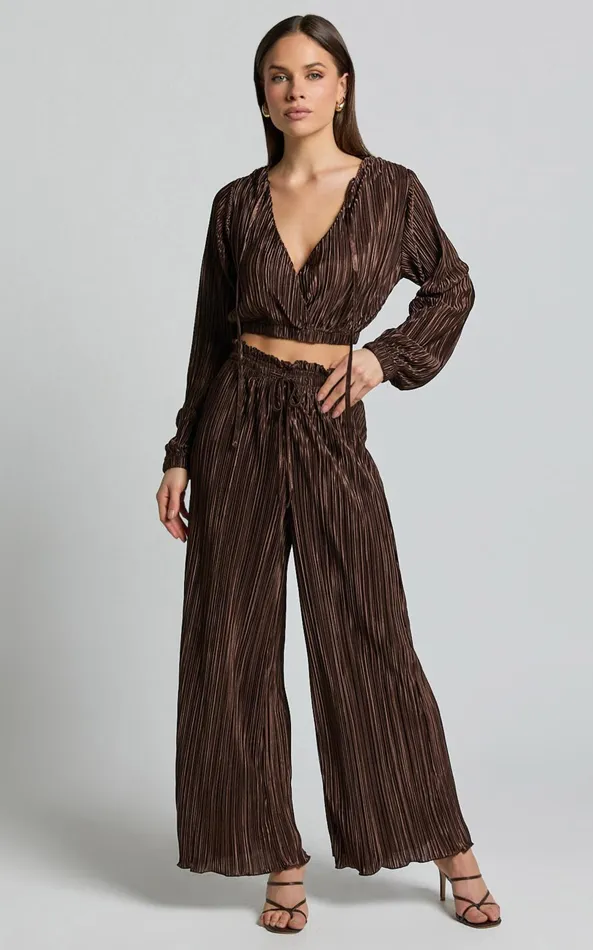 Showpo Kallie Top 8211 Tie Back Plisse Long Sleeve Crop Top In Chocolate Women Tops