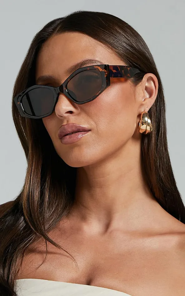 Showpo Keisha Sunglasses 8211 Wide Rim Sunglasses In Tort Women Sunglasses