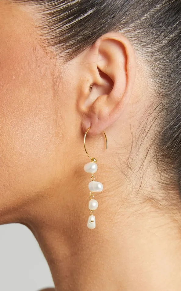 Showpo Kohaku Pearl Drop Hook Earrings In Gold Women Earrings