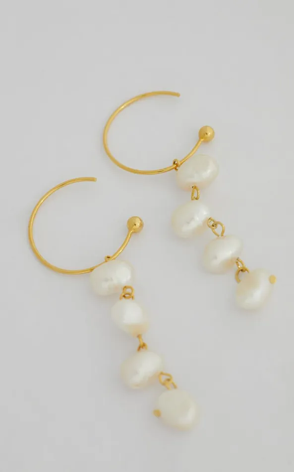Showpo Kohaku Pearl Drop Hook Earrings In Gold Women Earrings