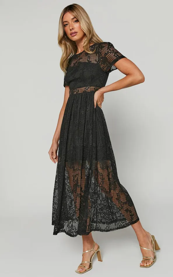 Showpo Leon Midi Dress 8211 Short Sleeve Dress In Black Women Curve Clothes