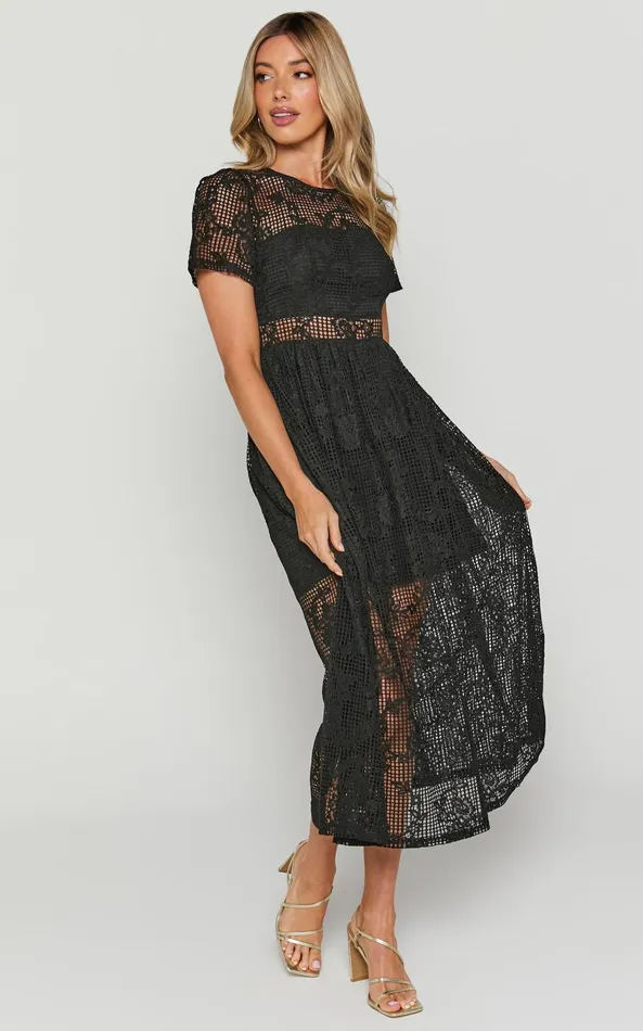 Showpo Leon Midi Dress 8211 Short Sleeve Dress In Black Women Curve Clothes