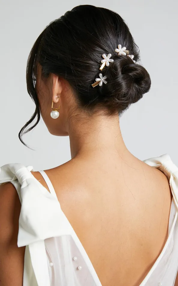 Showpo Lydina Pearl Flower Hair Clips 8211 Pack Of 5 In Pearl Women Hair