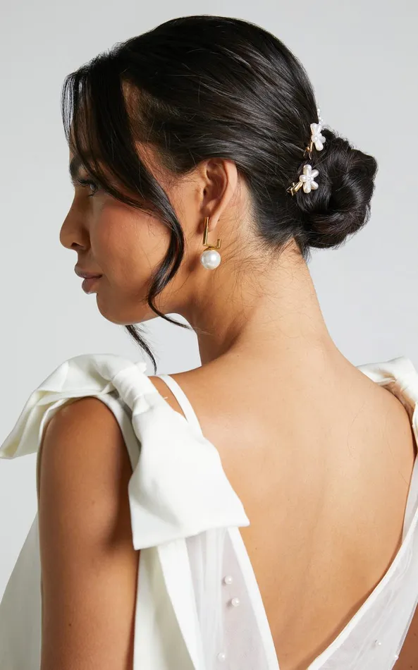 Showpo Lydina Pearl Flower Hair Clips 8211 Pack Of 5 In Pearl Women Hair