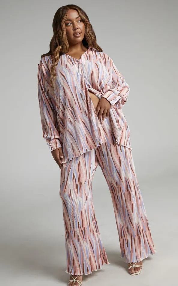 Showpo Marfy 8211 Mid Rise Abstract Print Flared Plisse Pant In Multi Women Pants