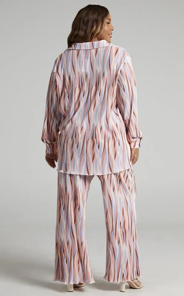 Showpo Marfy 8211 Mid Rise Abstract Print Flared Plisse Pant In Multi Women Pants