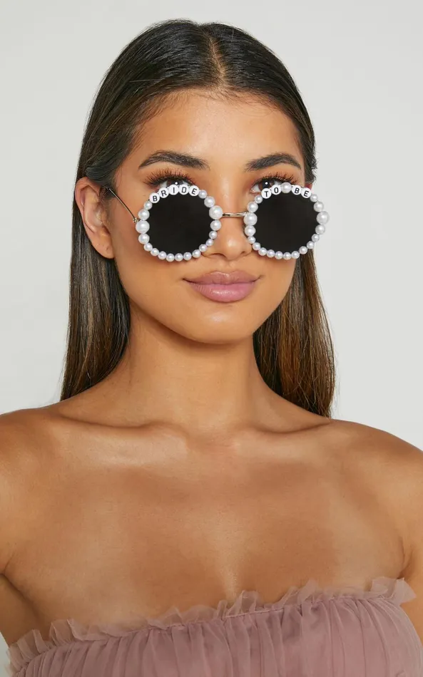 Showpo Marni Round Pearl Sunglasses In White Pearl Women Sunglasses