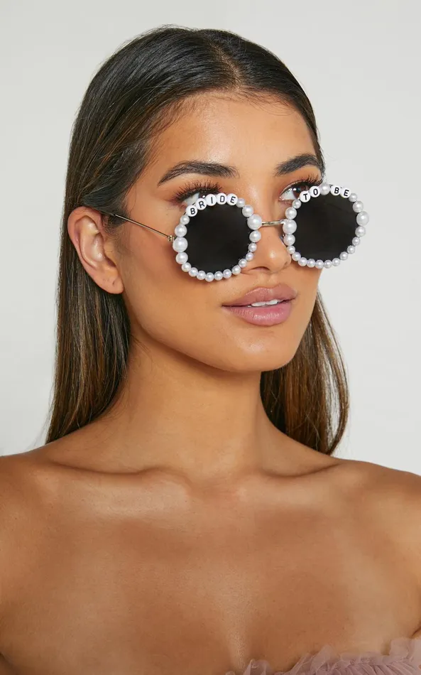 Showpo Marni Round Pearl Sunglasses In White Pearl Women Sunglasses