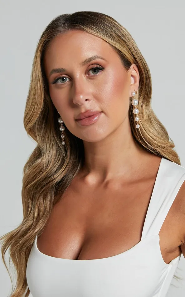 Showpo Oidessa Pearl Drop Earrings In Gold Pearl Women Earrings
