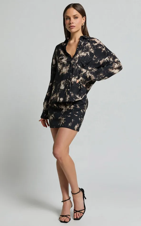 Showpo Romain Top 8211 Long Sleeve Oversized Printed Shirt In Black Tie Dye Women Tops