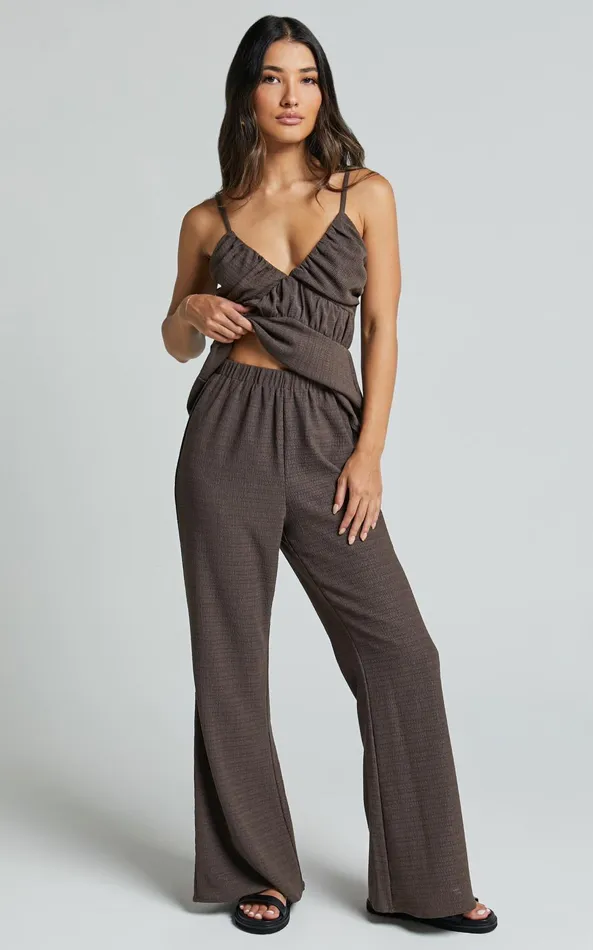 Showpo Suki Pants 8211 Elasticated High Waist Wide Leg Textured Pants In Dark Oak Women Pants Showpo Suki Pants 8211 Elasticated High Waist Wide Leg Textured Pants In Dark Oak Women Pants