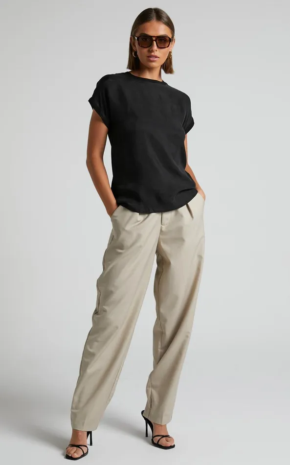 Showpo Tinaya Top 8211 Raglan Shell Top In Black Women Curve Clothes