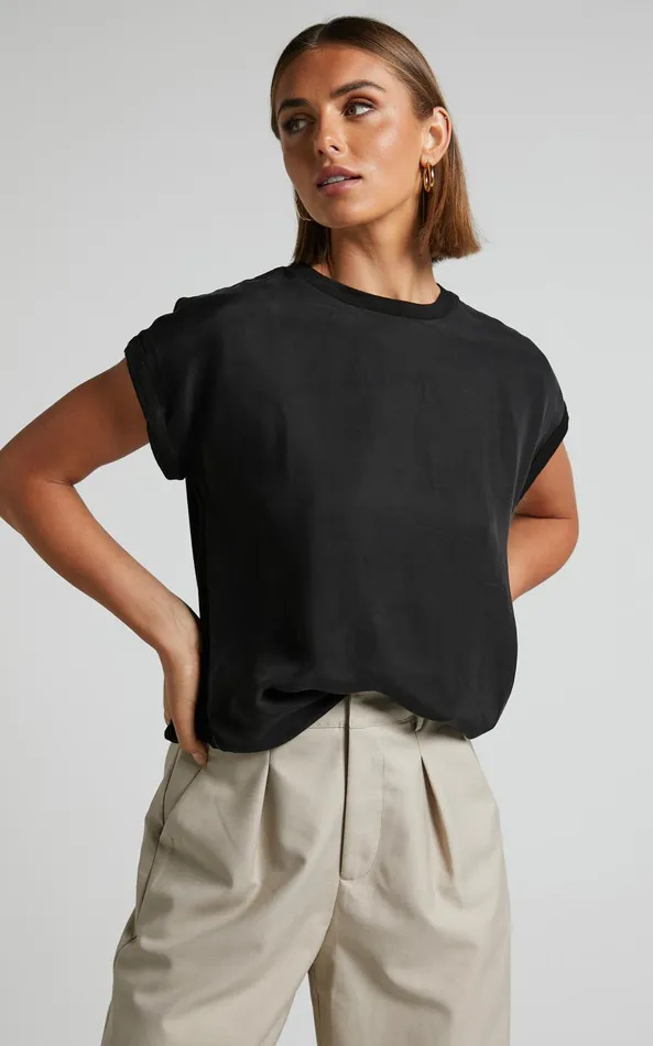 Showpo Tinaya Top 8211 Raglan Shell Top In Black Women Curve Clothes