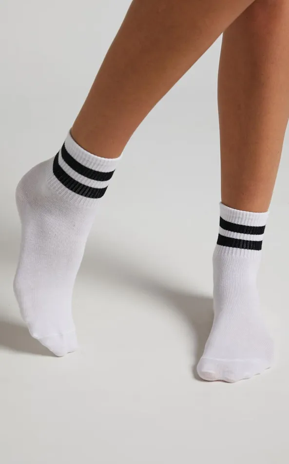 Showpo Vasilisa Stripe Crew Socks 8211 Pack Of 2 In White And Black Women Socks and Tights Showpo Vasilisa Stripe Crew Socks 8211 Pack Of 2 In White And Black Women Socks and Tights