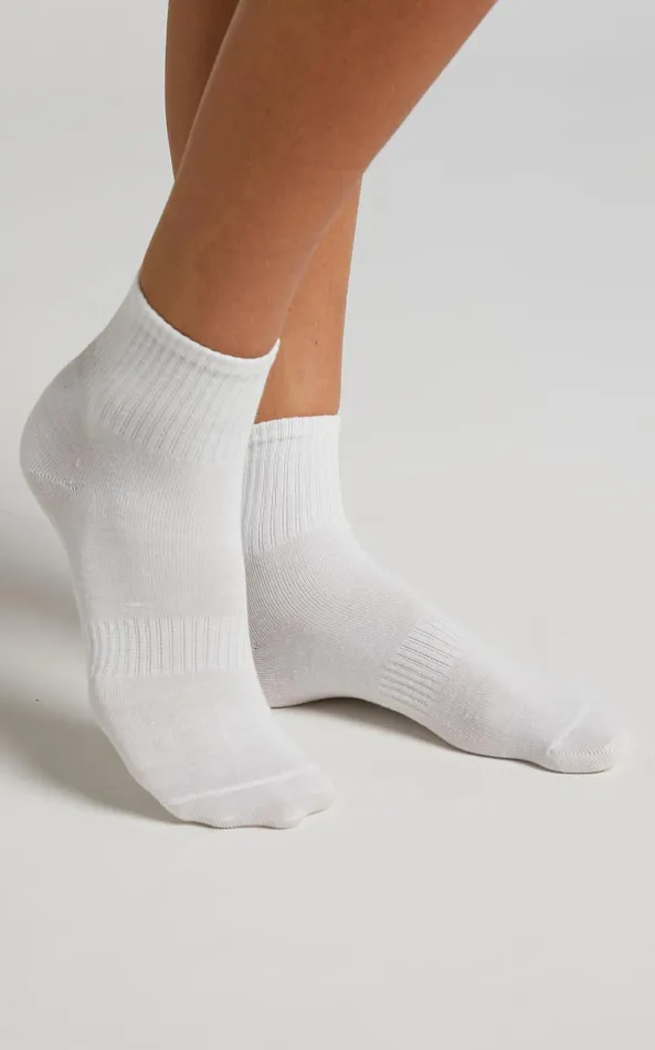 Showpo Vasilisa Stripe Crew Socks 8211 Pack Of 2 In White And Black Women Socks and Tights