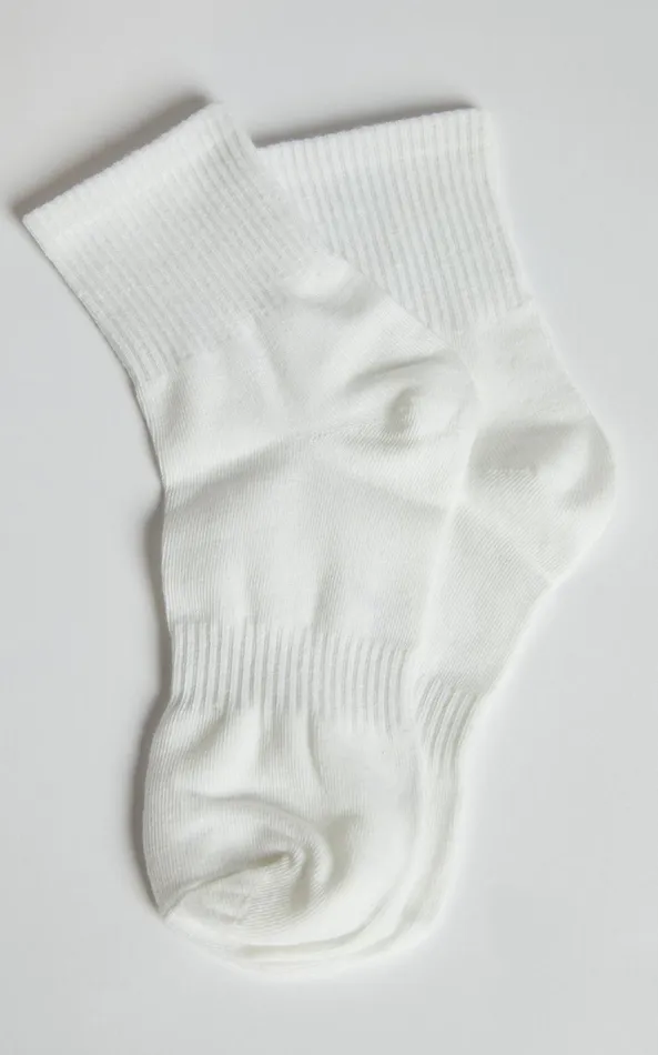 Showpo Vasilisa Stripe Crew Socks 8211 Pack Of 2 In White And Black Women Socks and Tights