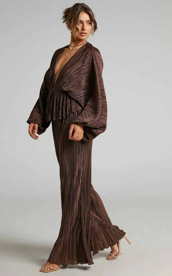 Showpo Wiluna Top 8211 Balloon Sleeve Plisse Top In Chocolate Women Curve Clothes