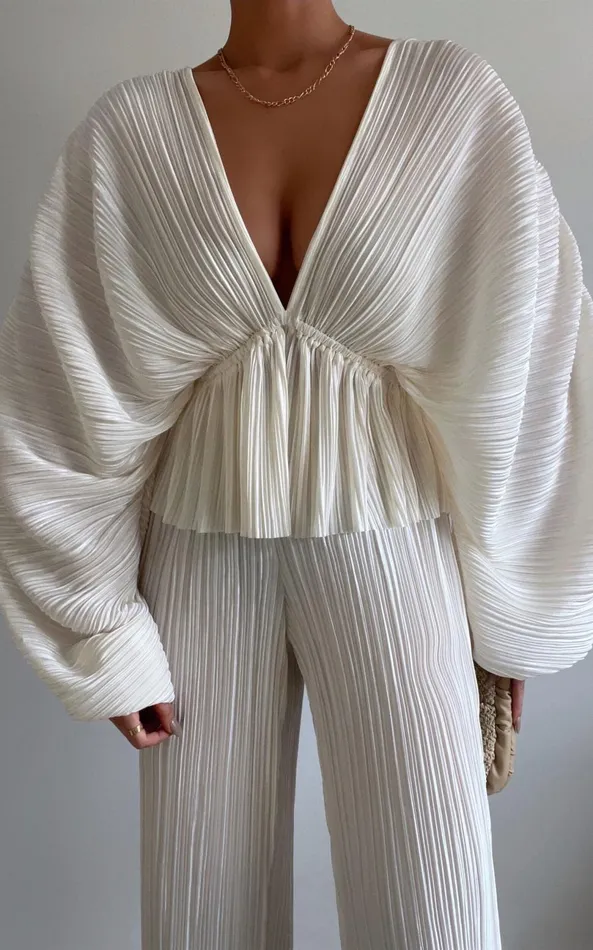 Showpo Wiluna Top 8211 Balloon Sleeve Plisse Top In Cream Women Curve Clothes Showpo Wiluna Top 8211 Balloon Sleeve Plisse Top In Cream Women Curve Clothes